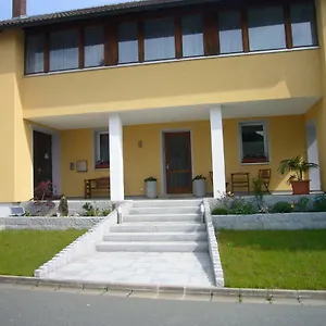Apartment Im Alten Schulhaus - Keine Monteure, Plech